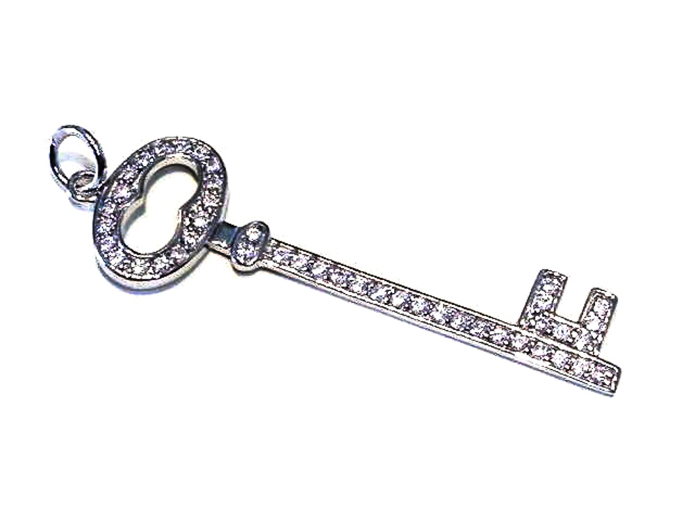 Colgante Llave de Plata Rodiada con Circonitas blancas